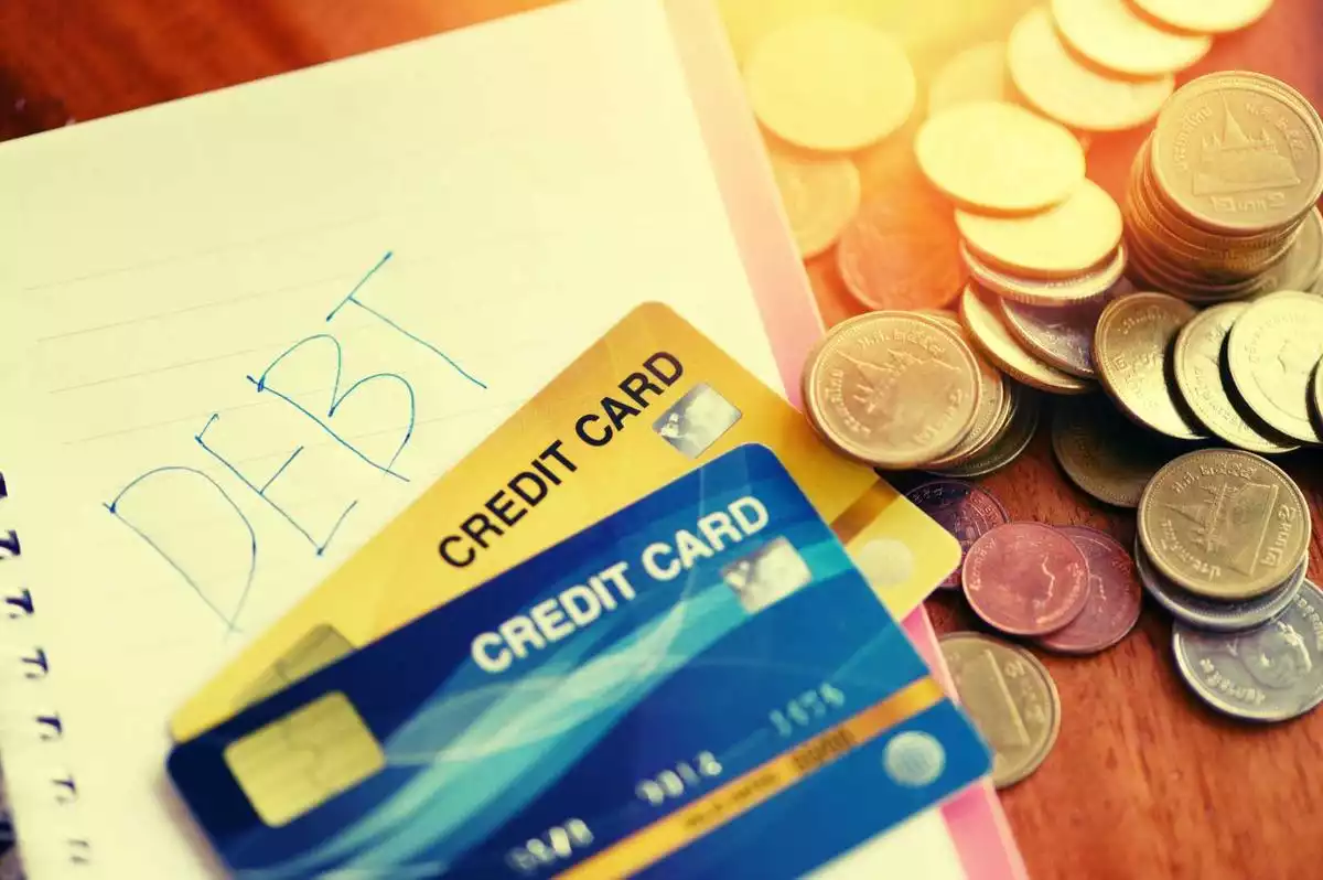 how to manage Multiple credit cards (without going into debt) 